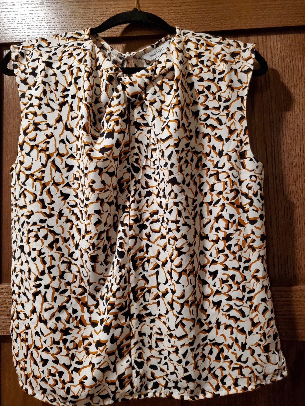 NINE WEST White Sleeveless Tie-Neck Camisole with Black & Brown Abstract Print